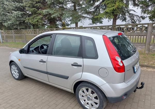 Ford Fiesta cena 8999 przebieg: 151000, rok produkcji 2006 z Płońsk małe 121